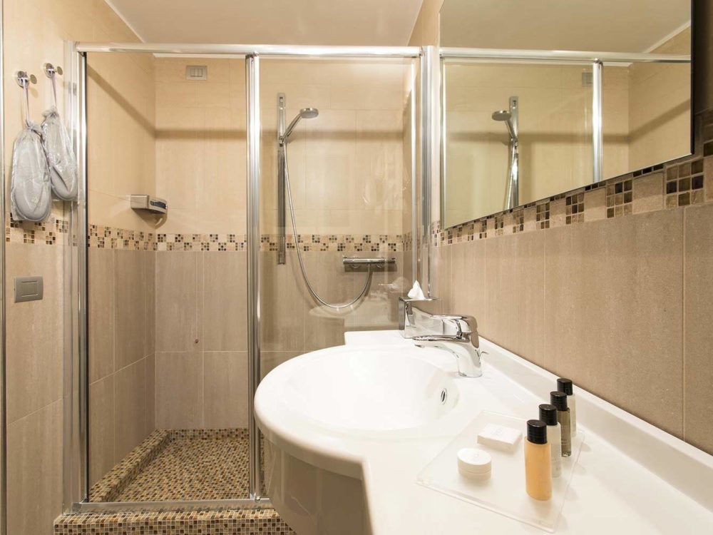 Premium Room Bathroom Gallery Hotel Indigo Verona